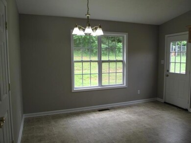 328 Pine Hill Dr, Hopkinsville, KY 42240 - photo 4