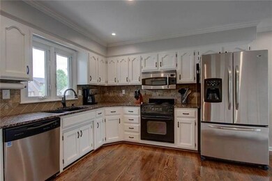 Upgraded kitchen- gleaming hardwood floors, stainl