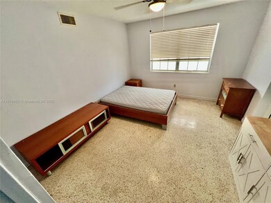 15831 SW 100th Ct unit B, Miami, FL 33157 - photo 2