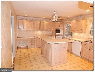 9780 Elm Ln, La Plata, MD 20646 - photo 3