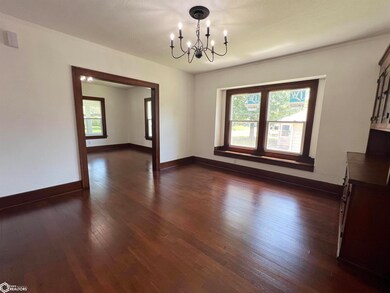 501 E 4th St S, Newton, IA 50208 - photo 4