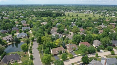 301 Stoneleigh Ln, Oswego, IL 60543 - photo 2