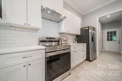 258 Edgewood Dr, Statesville, NC 28625 - photo 4