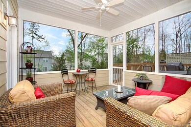 Nice screened porch right off the kitchen/breakfas