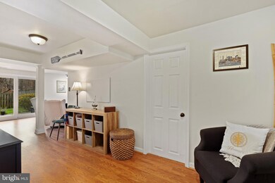 8921 Shamrock Ct, Springfield, VA 22152 - photo 5