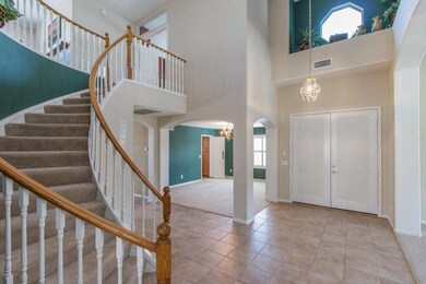 4) FOYER