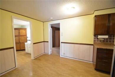 Kitchen Eating Area