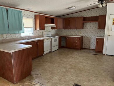 520 W Sunchase Dr, Granbury, TX 76049 - photo 6