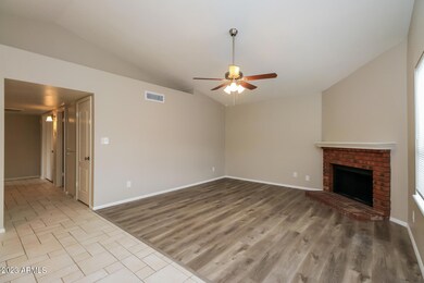 003-photo-living-room-10320939