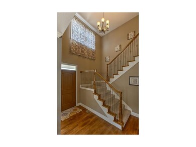 Wow, wide open entryway, 2-story splash