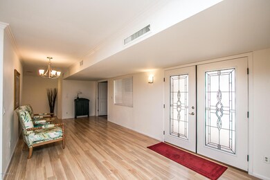 White Mountain-6.jpg entry lounge