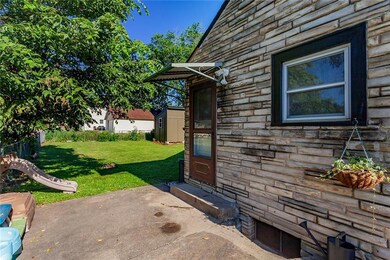 1724 47th St, Des Moines, IA 50310 - photo 3