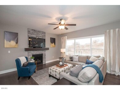 9836 Marnewood Dr, Johnston, IA 50131 - photo 5