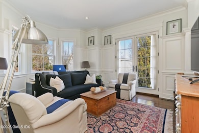 7-web-or-mls-523-e-putnam-ave