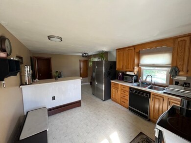 200 Kendall St, Ludlow, MA 01056 - photo 2