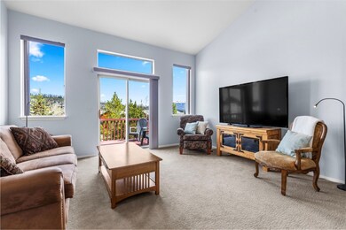 Vaulted ceilings and amazing views