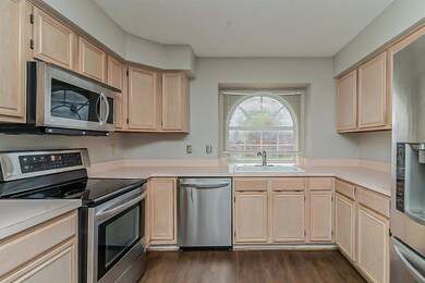 704 Parkland Ct, Hurst, TX 76053 - photo 4