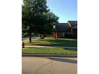 1417 NE 25th St, Moore, OK 73160 - photo 2