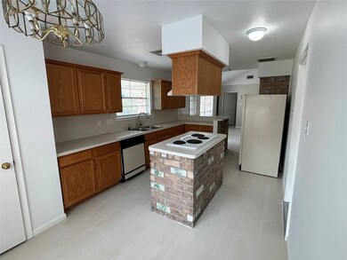 7047 Woodfern Dr, Houston, TX 77040 - photo 5