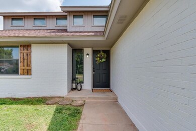 2112 NE 9th St, Moore, OK 73160 - photo 5