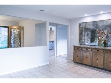 1402 Shady Creek Dr, Euless, TX 76040 - photo 2