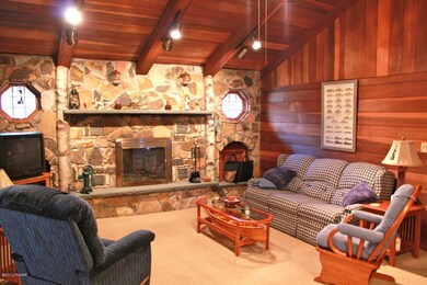 77 E Shore Dr, Hawley, PA 18428 - photo 2