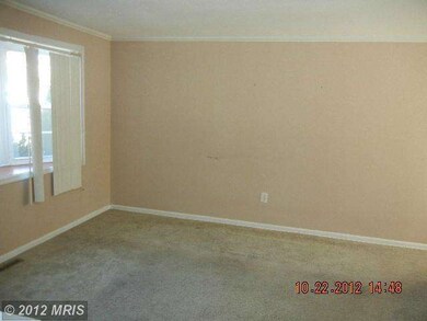 903 Circle Dr, Halethorpe, MD 21227 - photo 2