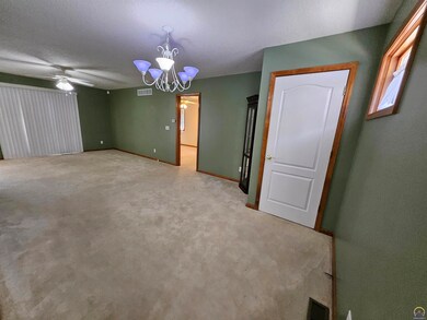 1412 SW Woodhull Ct, Topeka, KS 66604 - photo 3