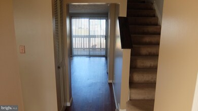 9101 Aspenpark Ct, Lorton, VA 22079 - photo 2