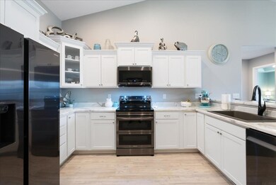 722 Grindstone Cir, Waterloo, IA 50702 - photo 4