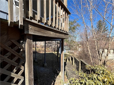 Pathway to Large Backyard