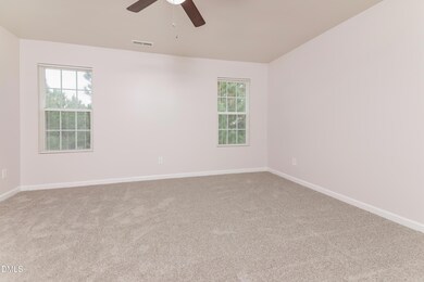 008-photo-primary-bedroom-14827776