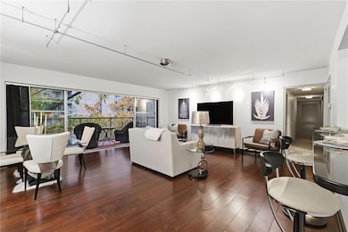 310 W 49th St unit 403, Kansas City, MO 64112 - photo 6