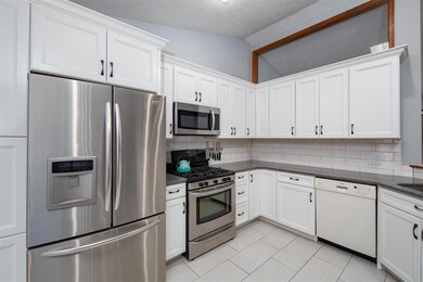 1350 W 49th St, Davenport, IA 52806 - photo 4