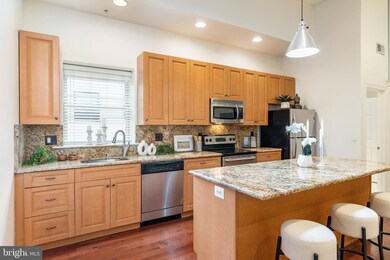 6 10 S Strawberry St unit 16, Philadelphia, PA 19106 - photo 3