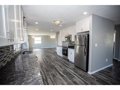 1403 E 19th St, the Dalles, OR 97058 - photo 4