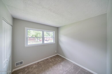 9306 Lantana Dr, Louisville, KY 40229 - photo 7