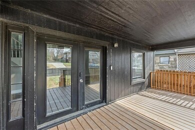 3509 Brooklyn Ave, Kansas City, MO 64109 - photo 4
