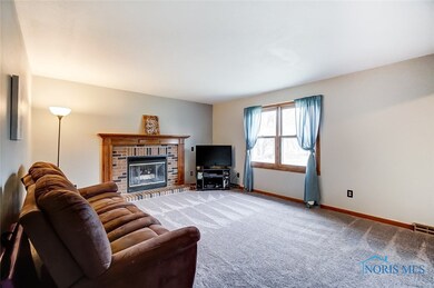 Front living room, brand new carpet installed Jan.
