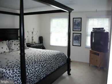 4236 Avon Dr, Dumfries, VA 22025 - photo 2