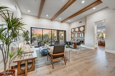 Great Room w/ 18' Multislide