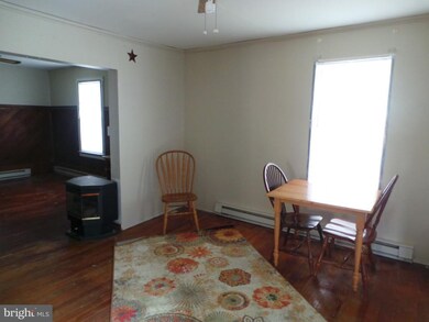 194 Biser St, Berkeley Springs, WV 25411 - photo 2