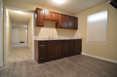 432 W Peebles Rd, Memphis, TN 38109 - photo 7