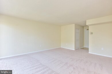 23 Canterbury Square unit 301, Alexandria, VA 22304 - photo 6