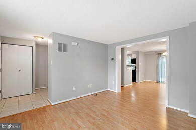 812 Wide Oak Ct, Warrenton, VA 20186 - photo 3