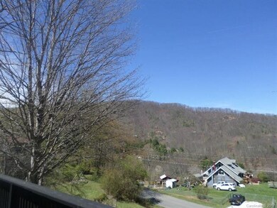 Views tot he left.