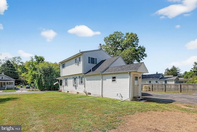 1079 Riverside Dr, Pottstown, PA 19465 - photo 6