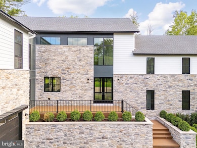 918 Ethan Allen Rd, Berwyn, PA 19312 - photo 2