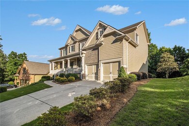 Craftsman inspired home with driveway, covered por