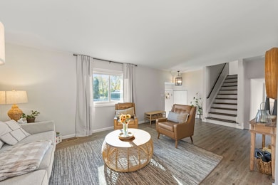 30W260 Holyoke Ct, Warrenville, IL 60555 - photo 5